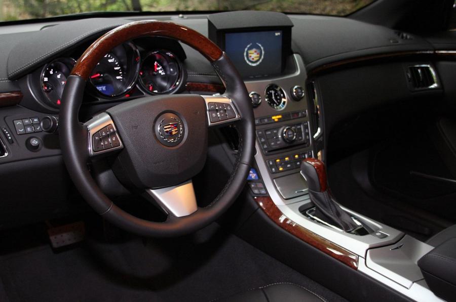  Cadillac CTS Coupe 2011 года  (фото 87 из 128)